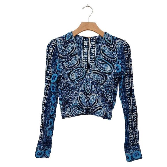 Free People Crop Top Womens XS Blue V-Neck Long Sleeve Paisley Waist Smocked - Picture 1 of 13